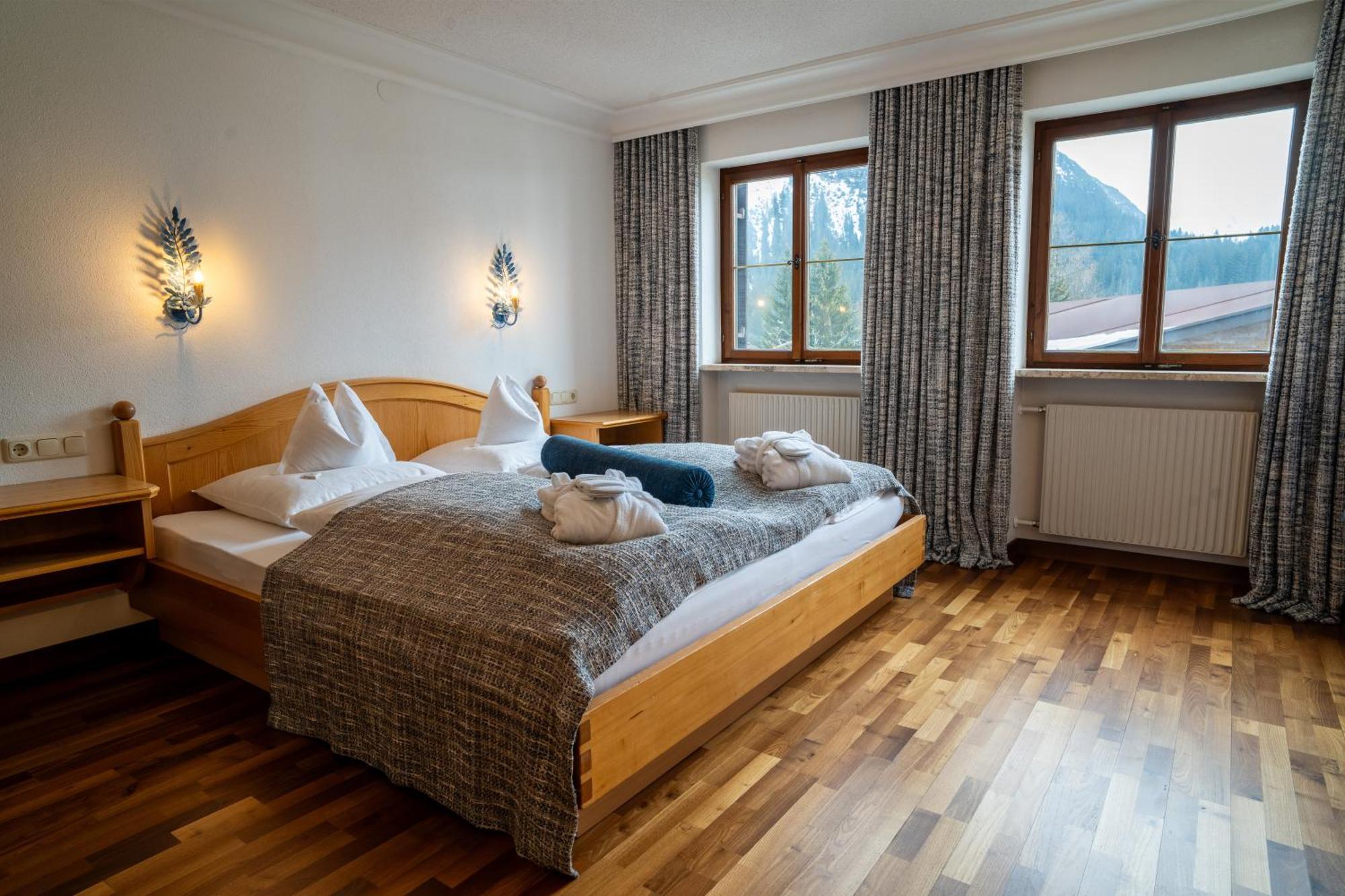 Hinterwies - In / / Dine Hotel