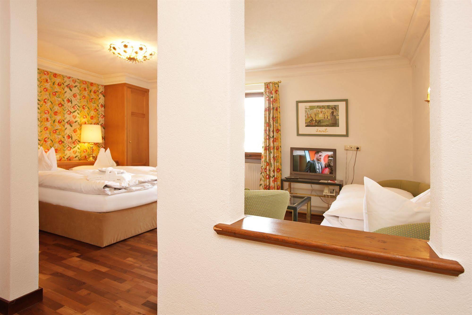 Hinterwies - In / / Dine Hotel