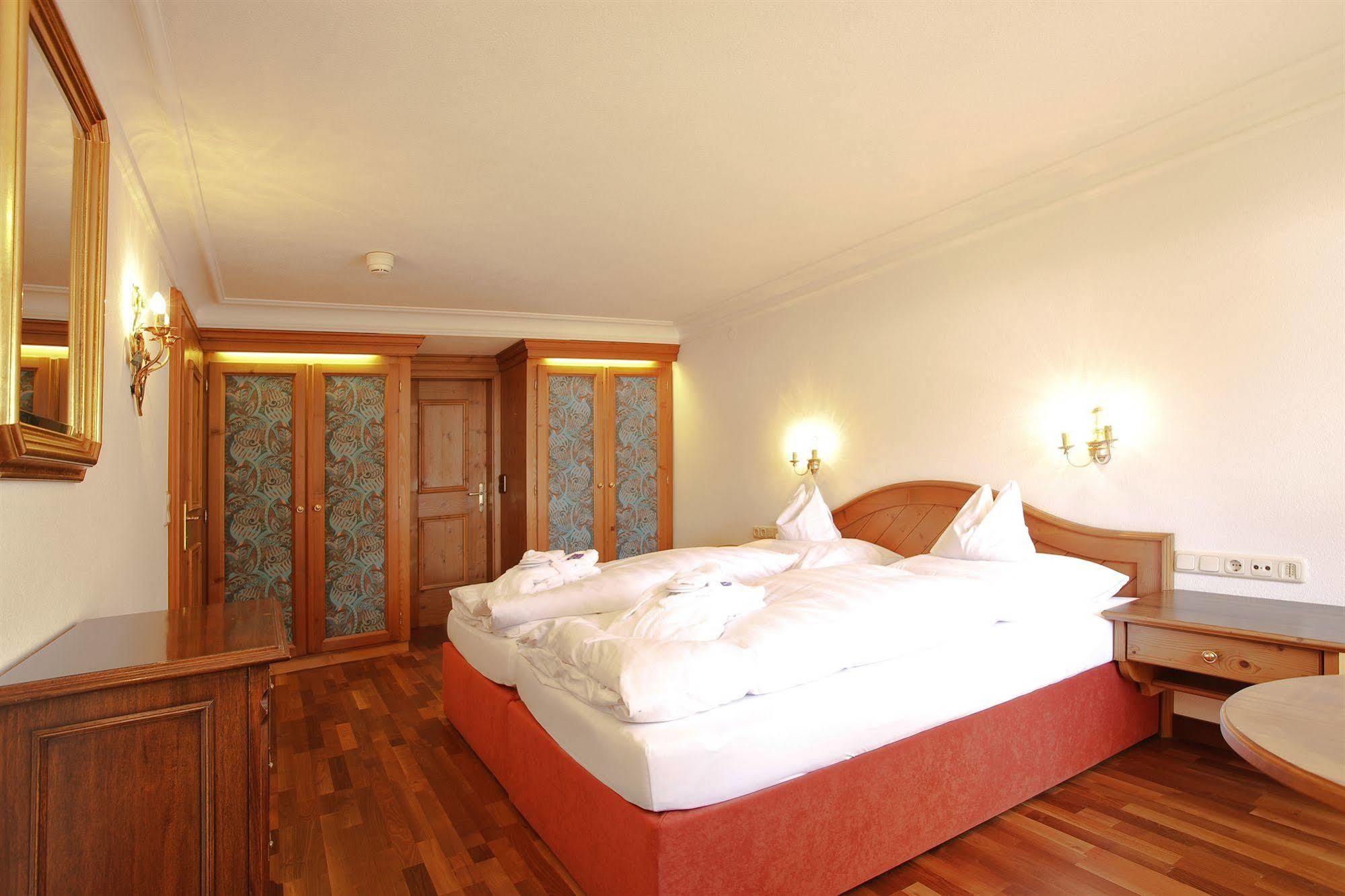 Hinterwies - In / / Dine Hotel